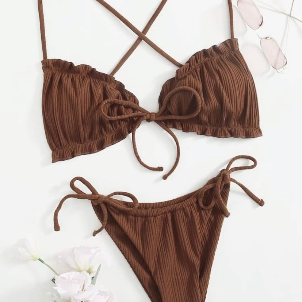 Frill trim bikini